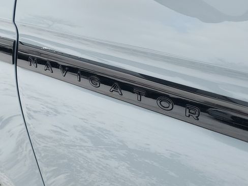 New 2025 Lincoln Navigator Reserve w/ Jet Appearance Package image 7