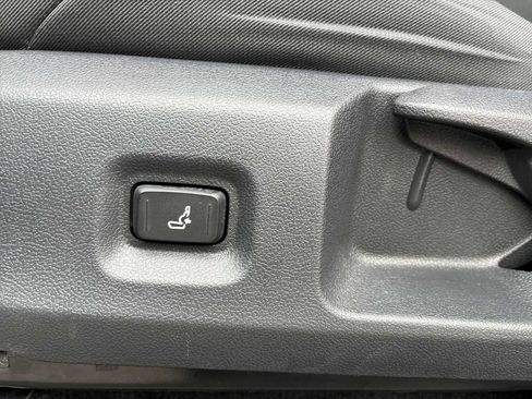Used 2025 Toyota Tacoma SR5 AWD/4WD image 14