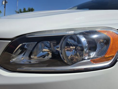 Used 2015 Volvo XC60 T5 Premier w/ Proximity Package image 11