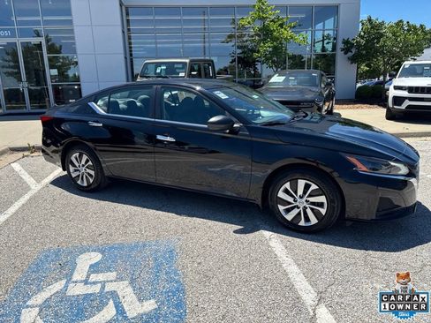 Used 2024 Nissan Altima 2.5 S FWD image 33