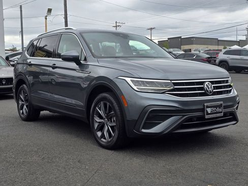 Used 2022 Volkswagen Tiguan SE FWD image 4