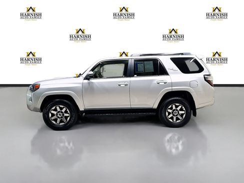 Used 2024 Toyota 4Runner TRD Off-Road Premium AWD/4WD image 9