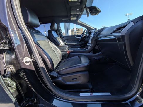 Used 2023 Ford Edge ST-Line w/ Class II Trailer Tow Package image 32