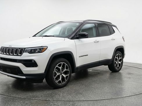 Used 2025 Jeep Compass Limited image 3
