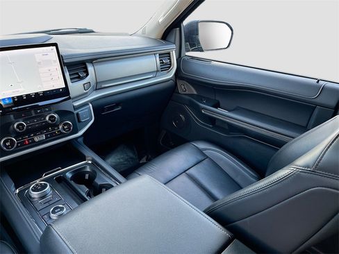 Used 2023 Ford Expedition Max XLT image 22