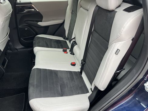Used 2025 Mitsubishi Outlander SE FWD image 18