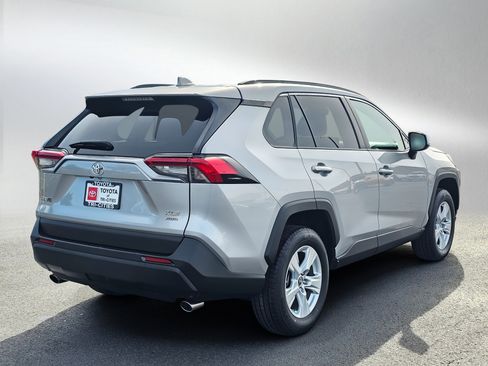 Used 2019 Toyota RAV4 XLE image 5