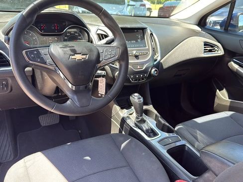 Used 2018 Chevrolet Cruze LT FWD image 12