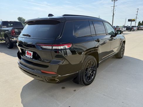 Used 2025 Jeep Grand Cherokee L Summit w/ Advanced Protech Group IV AWD/4WD image 41
