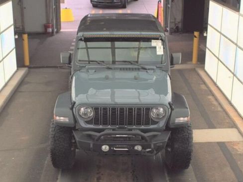 Used 2025 Jeep Wrangler Sport AWD/4WD image 3