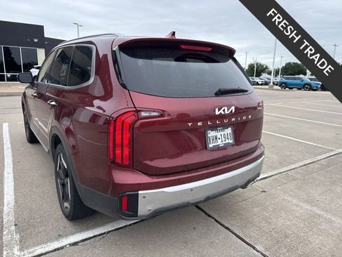 Used 2024 Kia Telluride S w/ S Sunroof Package FWD image 2