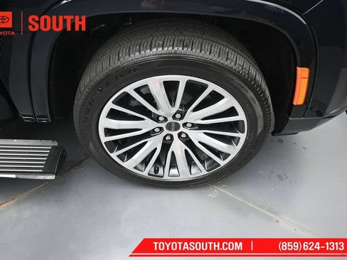Used 2022 Jeep Grand Wagoneer Series III AWD/4WD image 41
