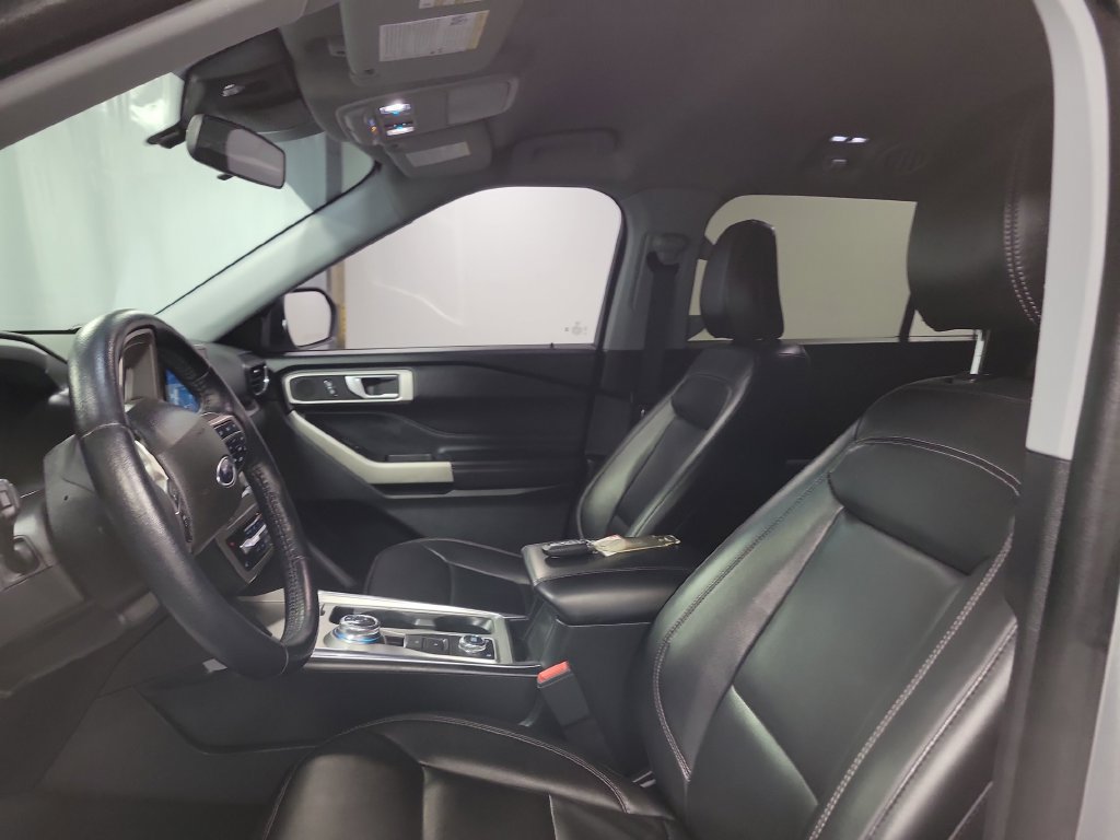 Used 2022 Ford Explorer XLT w/ Equipment Group 202A AWD/4WD image 15