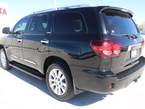 Used 2020 Toyota Sequoia Platinum AWD/4WD image 6