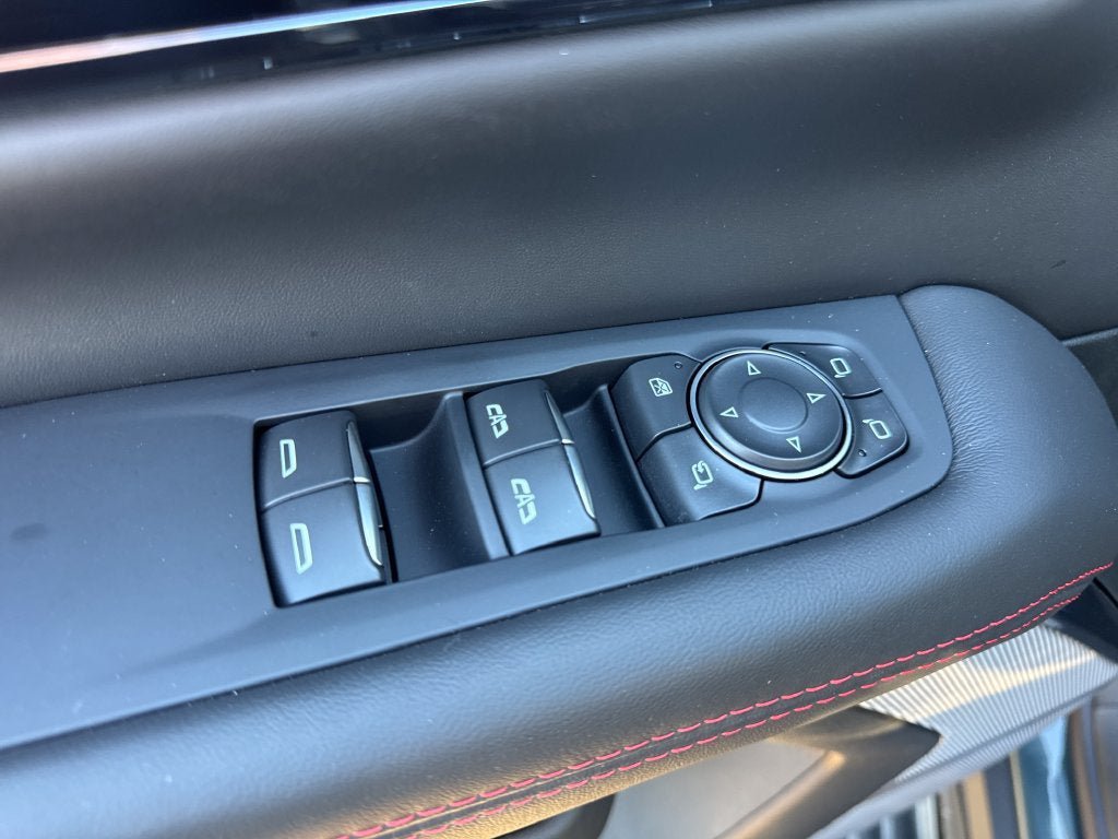 Used 2026 GMC Yukon AT4 Ultimate w/ LPO, Floor Liner Package AWD/4WD image 20