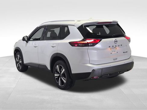 Used 2024 Nissan Rogue SL AWD/4WD image 28