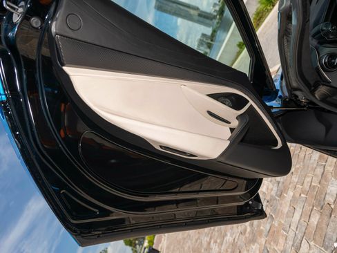 Used 2025 McLaren 750S RWD image 18