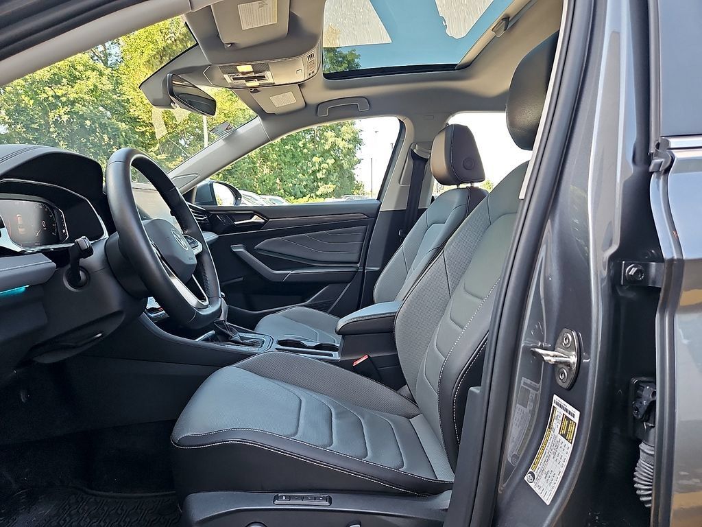 Certified 2025 Volkswagen Jetta SEL FWD image 13