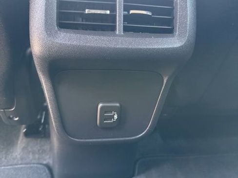 Used 2024 Chevrolet Equinox LT AWD/4WD image 23