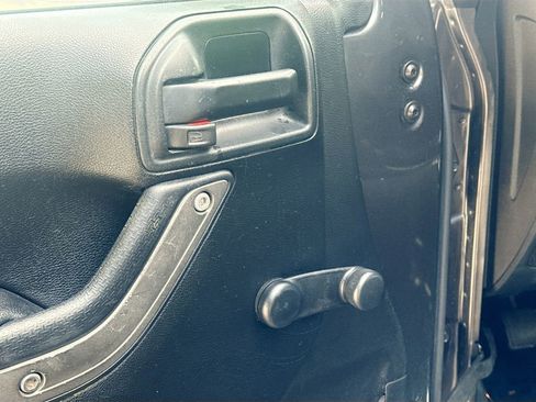 Used 2017 Jeep Wrangler Unlimited Sport w/ Connectivity Group image 18