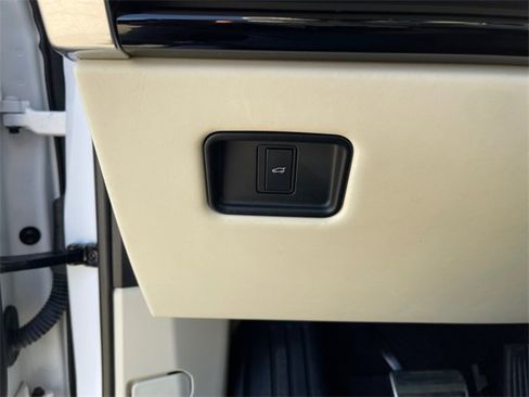 Used 2023 Land Rover Range Rover SE image 34