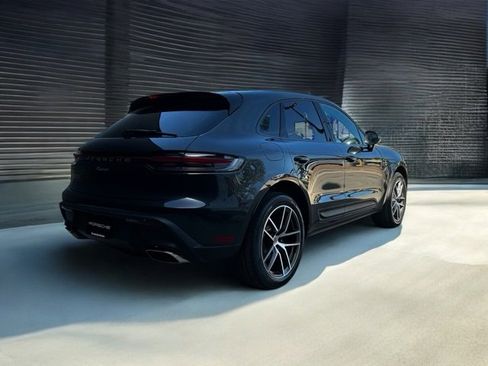 Certified 2025 Porsche Macan image 7
