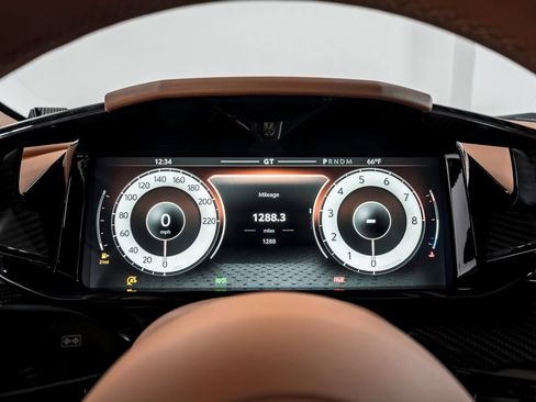 Used 2025 Aston Martin Vanquish image 15