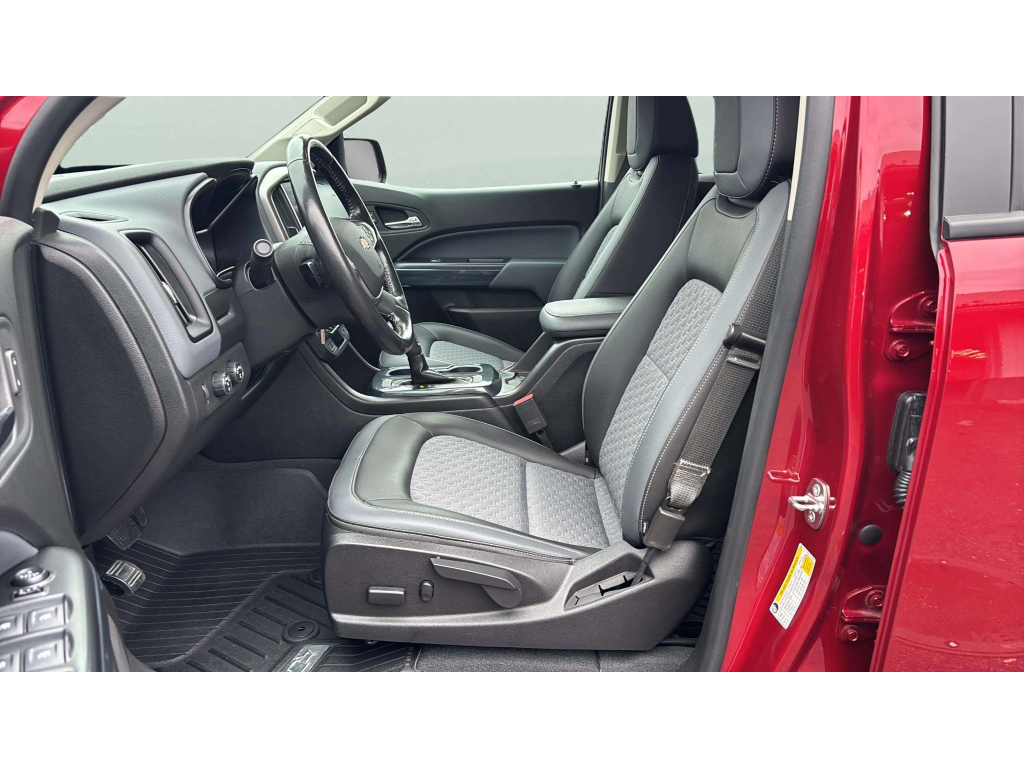 Used 2019 Chevrolet Colorado Z71 w/ LPO, Premium Interior Package AWD/4WD image 10