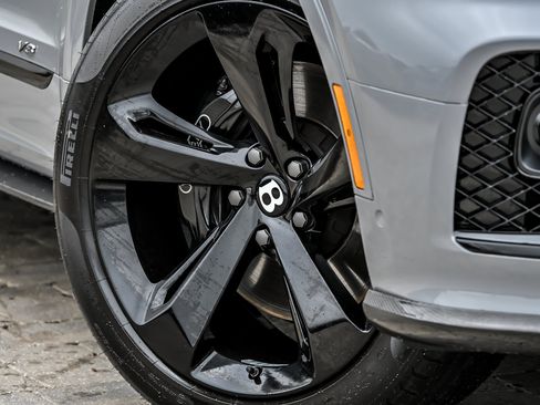 Used 2022 Bentley Bentayga AWD/4WD image 3