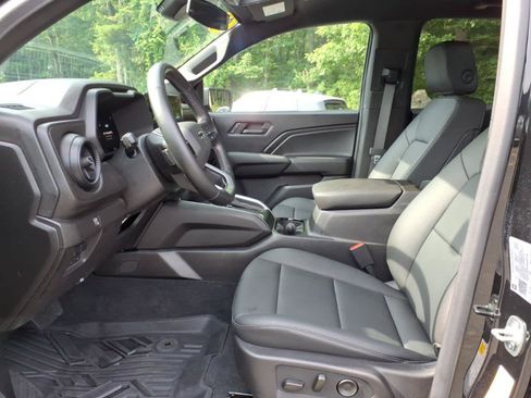 Used 2025 Chevrolet Colorado Trail Boss AWD/4WD image 11