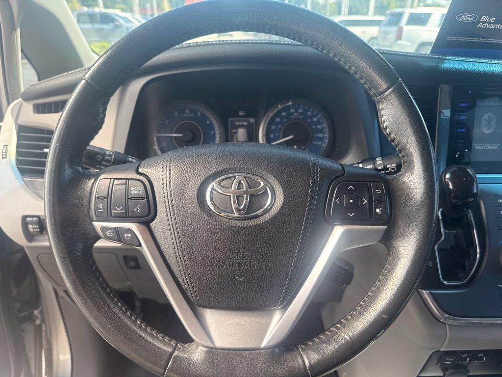 Used 2017 Toyota Sienna Limited FWD image 23