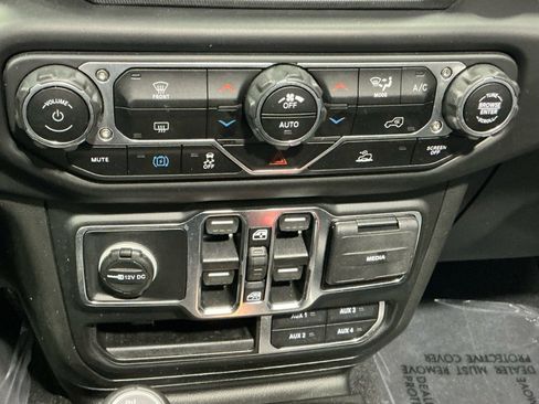 Used 2022 Jeep Wrangler Unlimited Sahara image 12