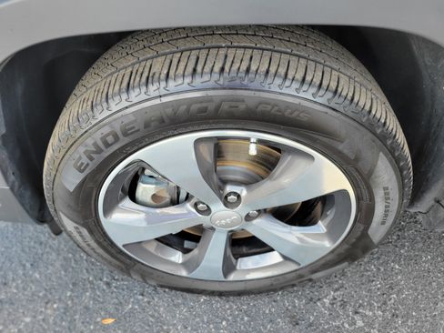 Used 2020 Jeep Cherokee Limited image 38