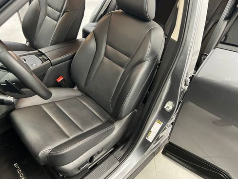Used 2025 Nissan Rogue SL FWD image 9