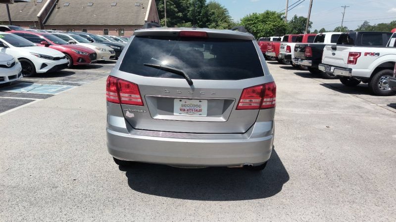 Used 2018 Dodge Journey SE w/ Blacktop Package FWD image 4