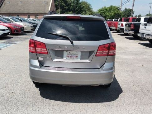 Used 2018 Dodge Journey SE w/ Blacktop Package FWD image 4