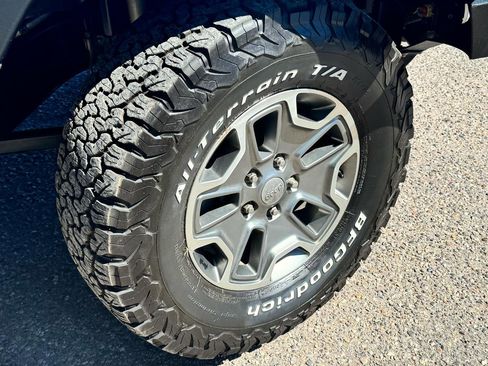 Used 2013 Jeep Wrangler Unlimited Rubicon w/ Dual Top Group AWD/4WD image 8
