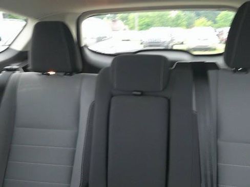 Used 2016 Ford Escape SE w/ Equipment Group 201A FWD image 8