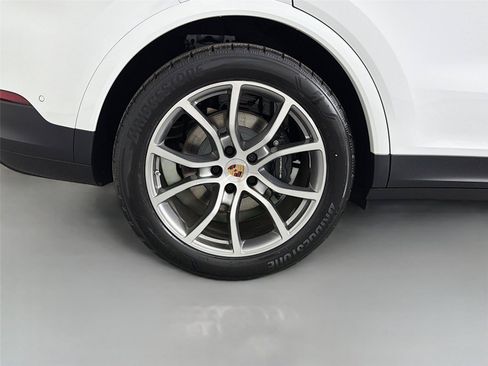 Certified 2026 Porsche Cayenne AWD/4WD image 13