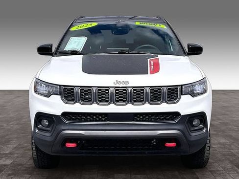 Used 2025 Jeep Compass Trailhawk AWD/4WD image 3