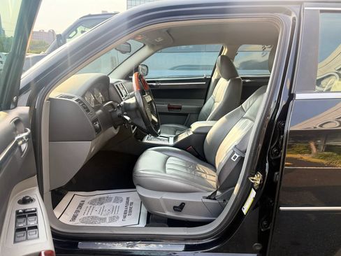 Used 2005 Chrysler 300 C w/ Cold Weather Group RWD image 10