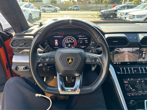 Used 2021 Lamborghini Urus image 16