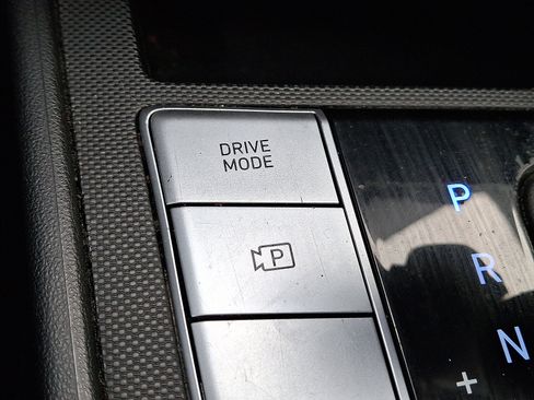 Certified 2024 Hyundai Elantra SEL image 23