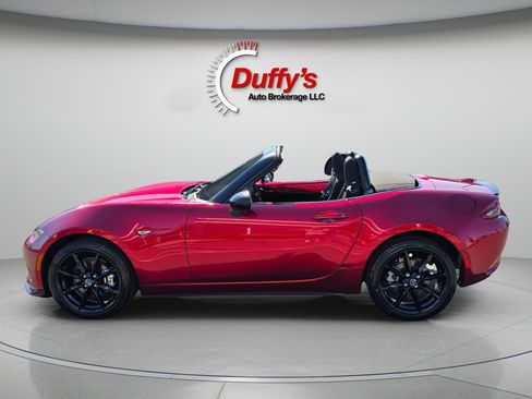 Used 2021 MAZDA MX-5 Miata Club RWD image 36