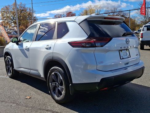 Certified 2025 Nissan Rogue SV image 4