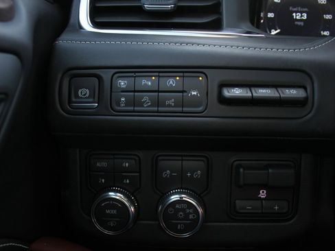 Used 2024 GMC Yukon Denali Ultimate image 13