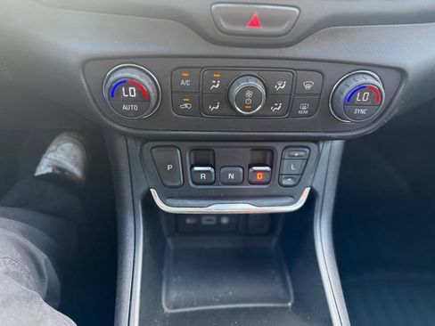 Used 2021 GMC Terrain SLE w/ Driver Convenience Package AWD/4WD image 20