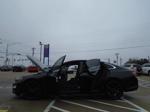 Used 2021 Chevrolet Malibu LT w/ Midnight Edition image 22