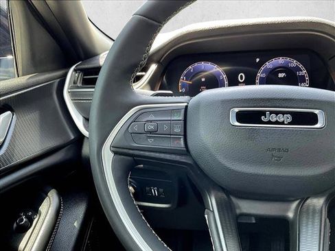 Used 2025 Jeep Grand Cherokee L Altitude RWD image 19