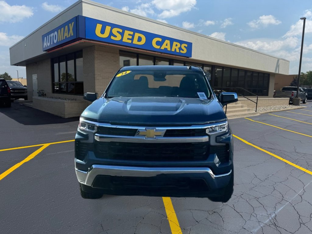 Used 2024 Chevrolet Silverado 1500 LT AWD/4WD image 3
